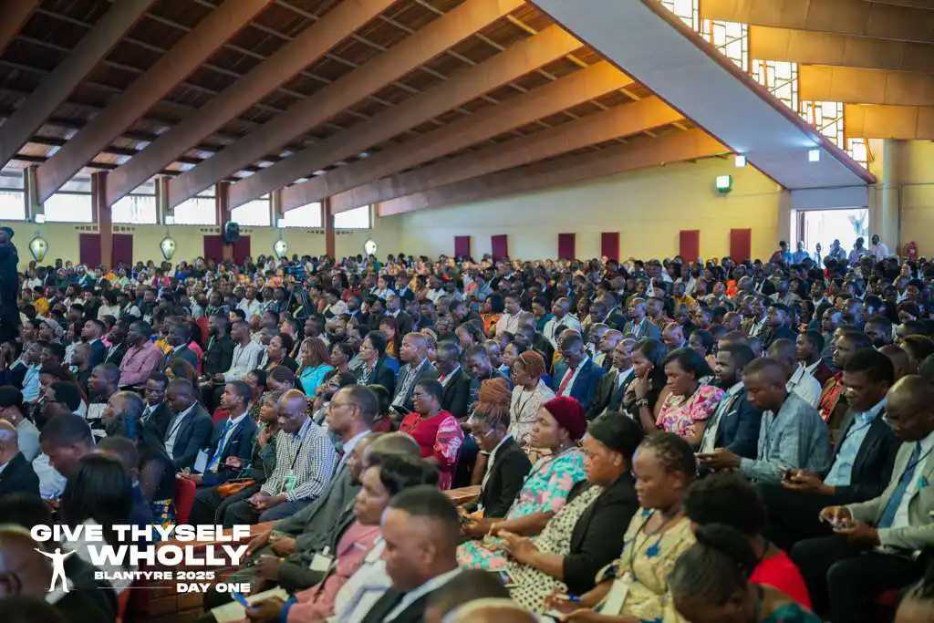 Th e Mega Church